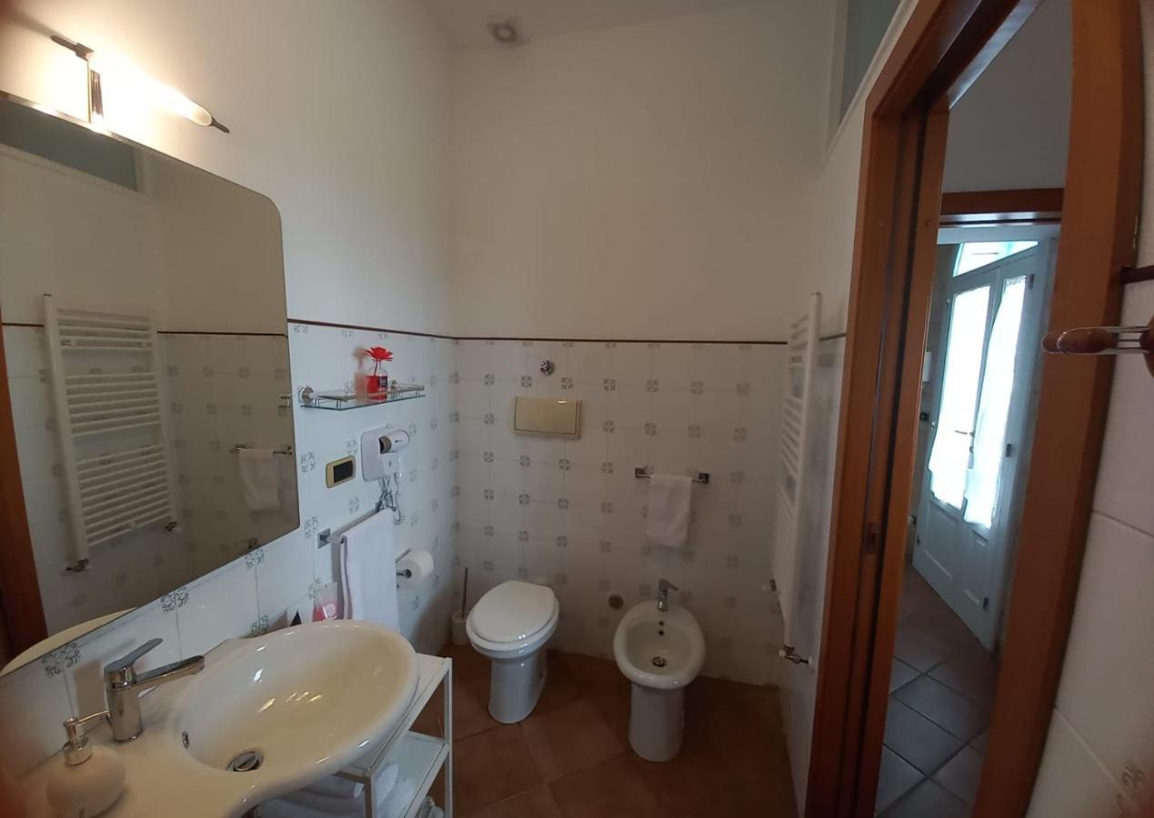 Villino Tronchetto Bianco Bed and Breakfast Mola di Bari Eksteriør billede