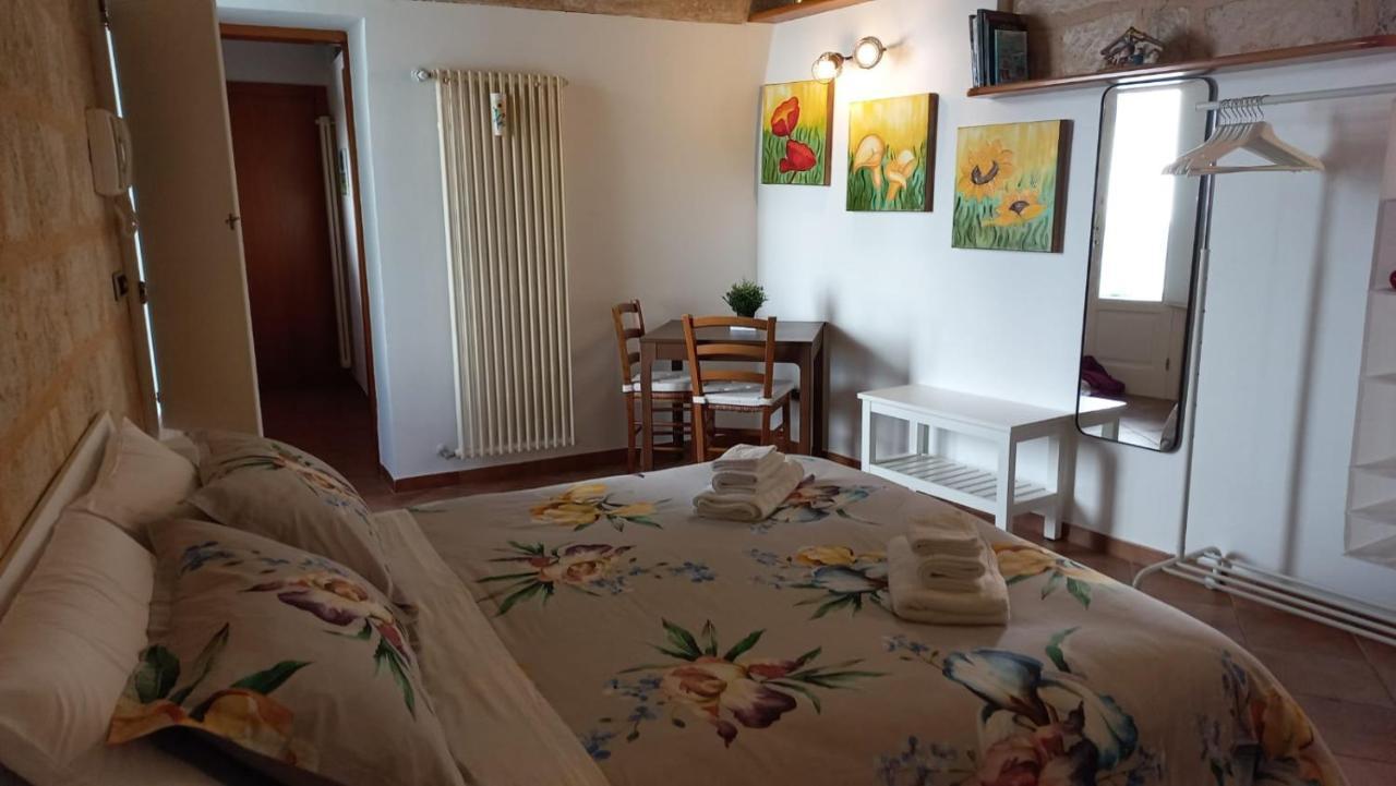 Villino Tronchetto Bianco Bed and Breakfast Mola di Bari Eksteriør billede
